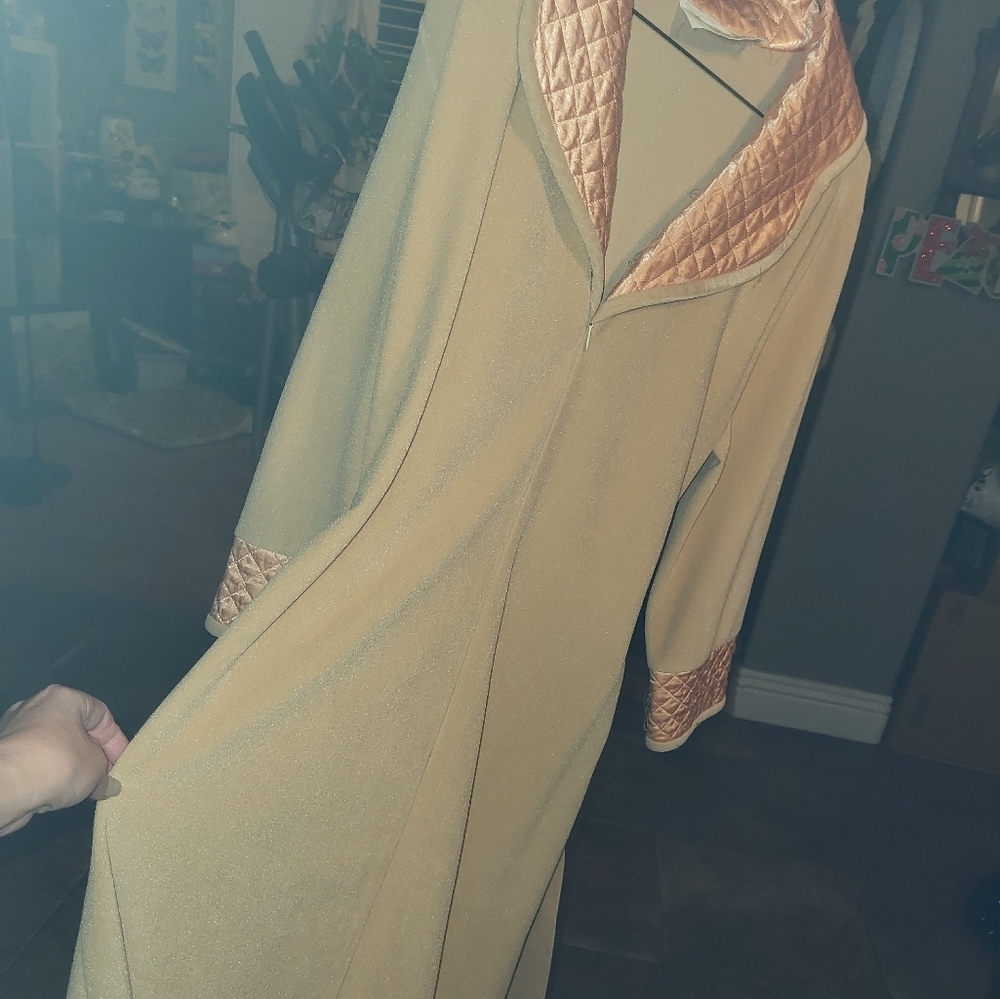 Vintage Robe - Picture 3 of 7